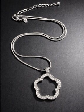 Premier Designs Quatrefoil Pendant Necklace Silver Tone Rhinestone Clover